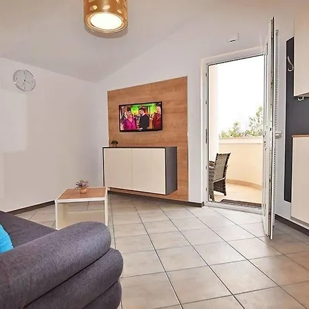 Apartment Ferienwohnung Fuer 4 Personen Ca 40 Qm In Medulin, Istrien Suedkueste Von Istrien - B60149 *