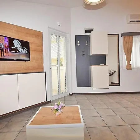 Ferienwohnung Fuer 4 Personen Ca 40 Qm In Medulin, Istrien Suedkueste Von Istrien - B60149