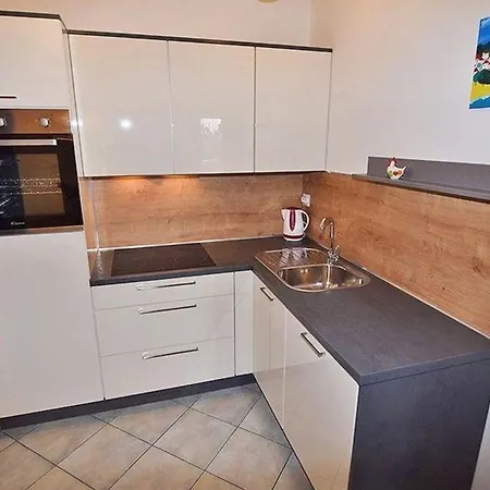 Ferienwohnung Fuer 4 Personen Ca 40 Qm In Medulin, Istrien Suedkueste Von Istrien - B60149 *